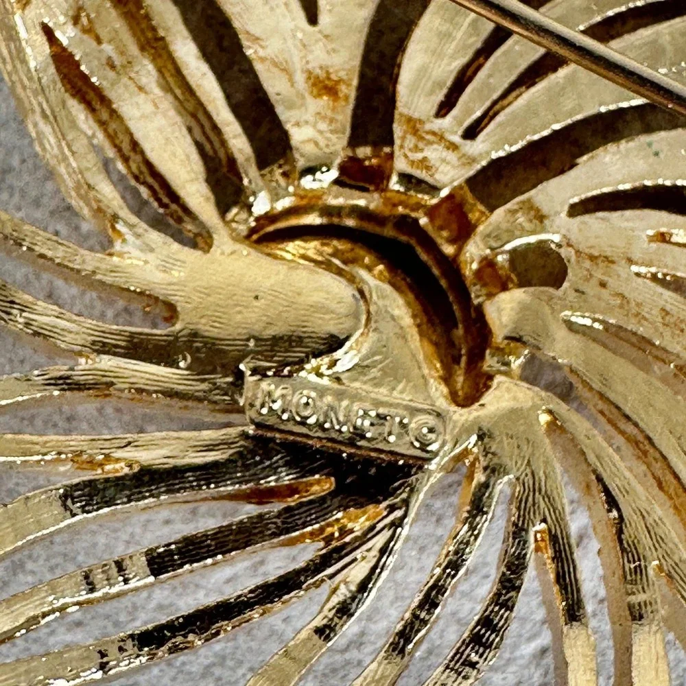 Vintage Signed Monet‎ Gold-Tone Textured Sunburst Flower Brooch Pin Cordelia